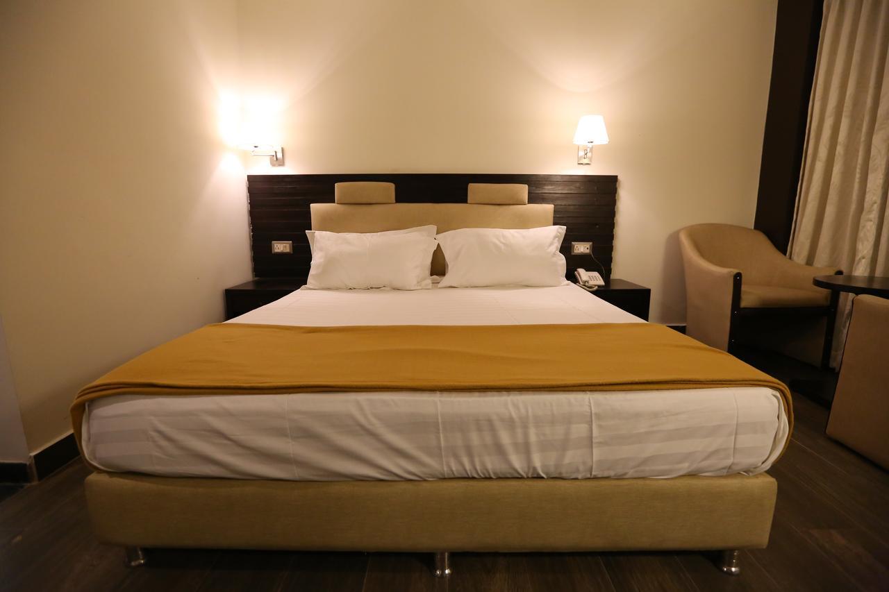 Hotel La Castle Chennai Exterior photo